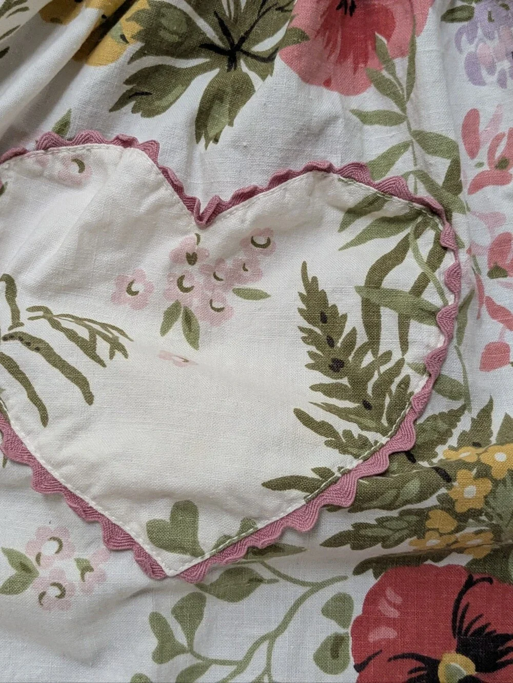 Vintage Floral Heart Pocket Half Apron Rick Rack Trim